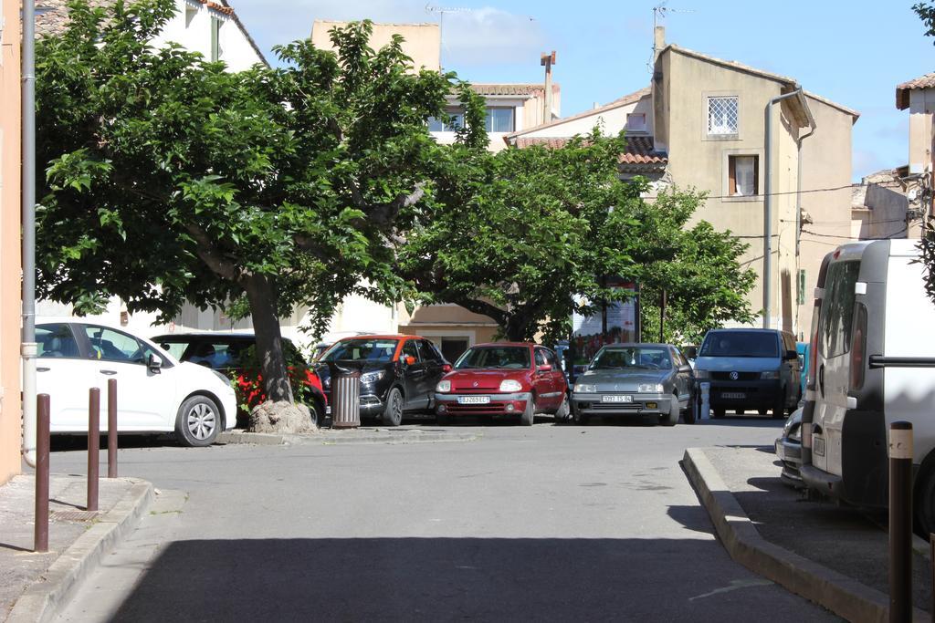 Studio De Charme Avec Sa Terrasse En Plein Coeur De Ville LʼIsle-sur-la-Sorgue Esterno foto