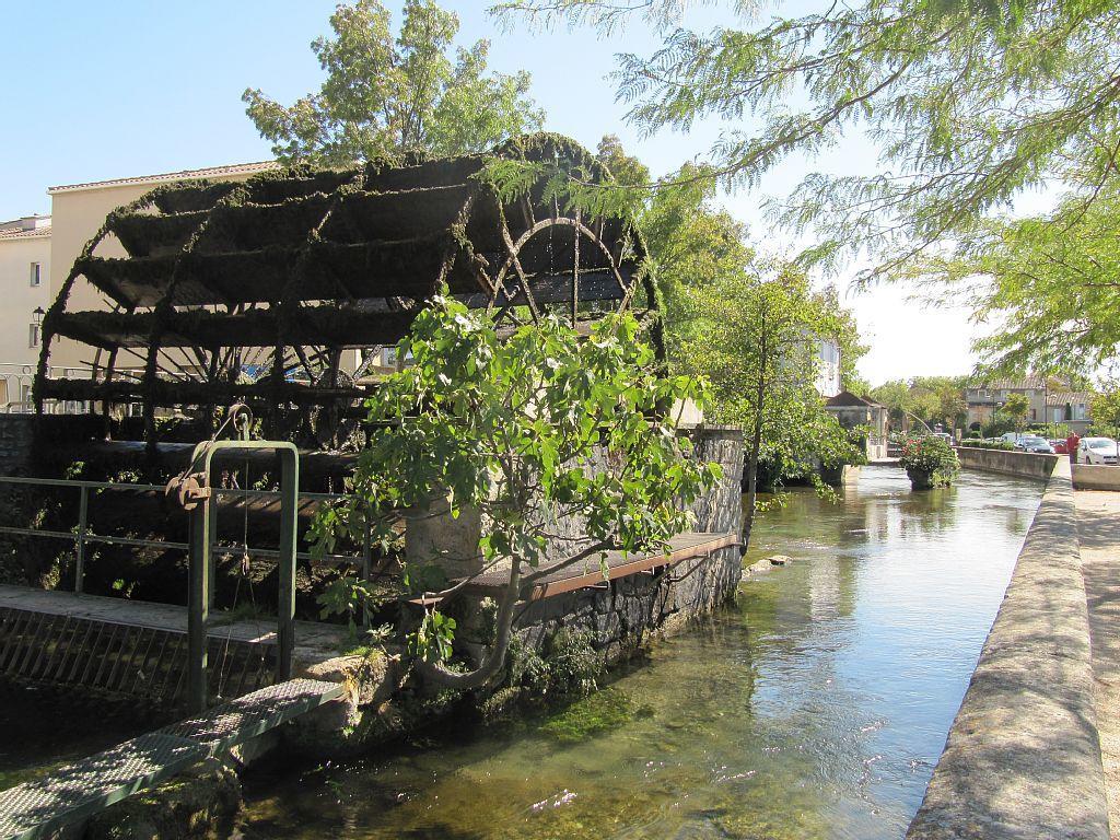 Studio De Charme Avec Sa Terrasse En Plein Coeur De Ville LʼIsle-sur-la-Sorgue Esterno foto