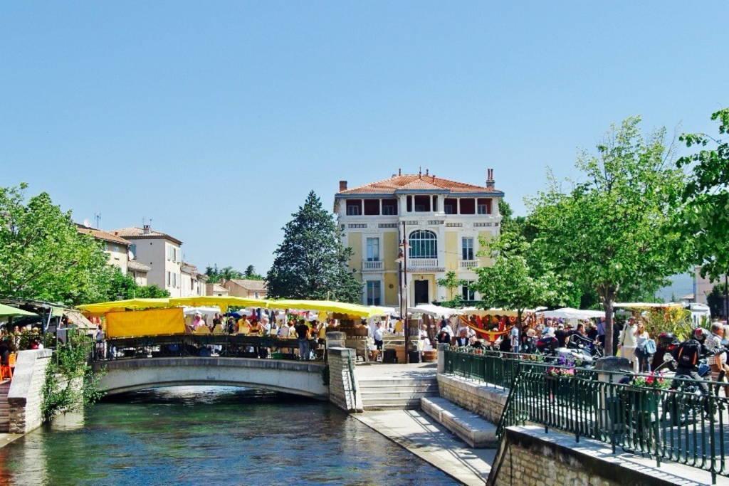 Studio De Charme Avec Sa Terrasse En Plein Coeur De Ville LʼIsle-sur-la-Sorgue Esterno foto