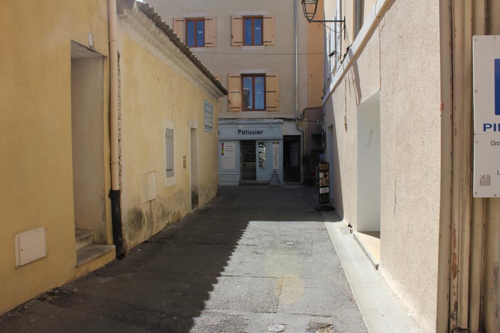 Studio De Charme Avec Sa Terrasse En Plein Coeur De Ville LʼIsle-sur-la-Sorgue Esterno foto