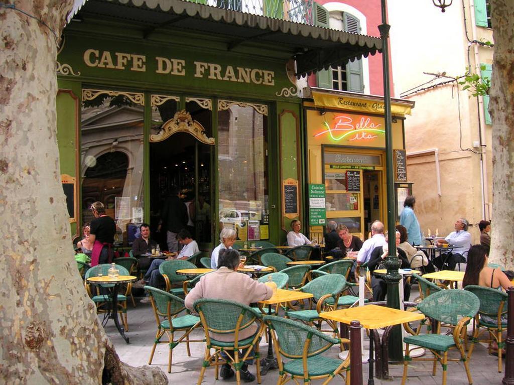 Studio De Charme Avec Sa Terrasse En Plein Coeur De Ville LʼIsle-sur-la-Sorgue Esterno foto